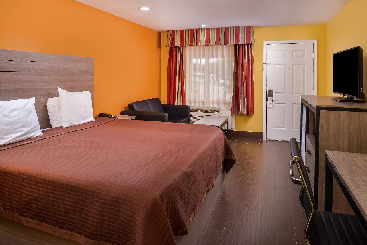 Americas Best Value Inn West Columbia Exterior photo