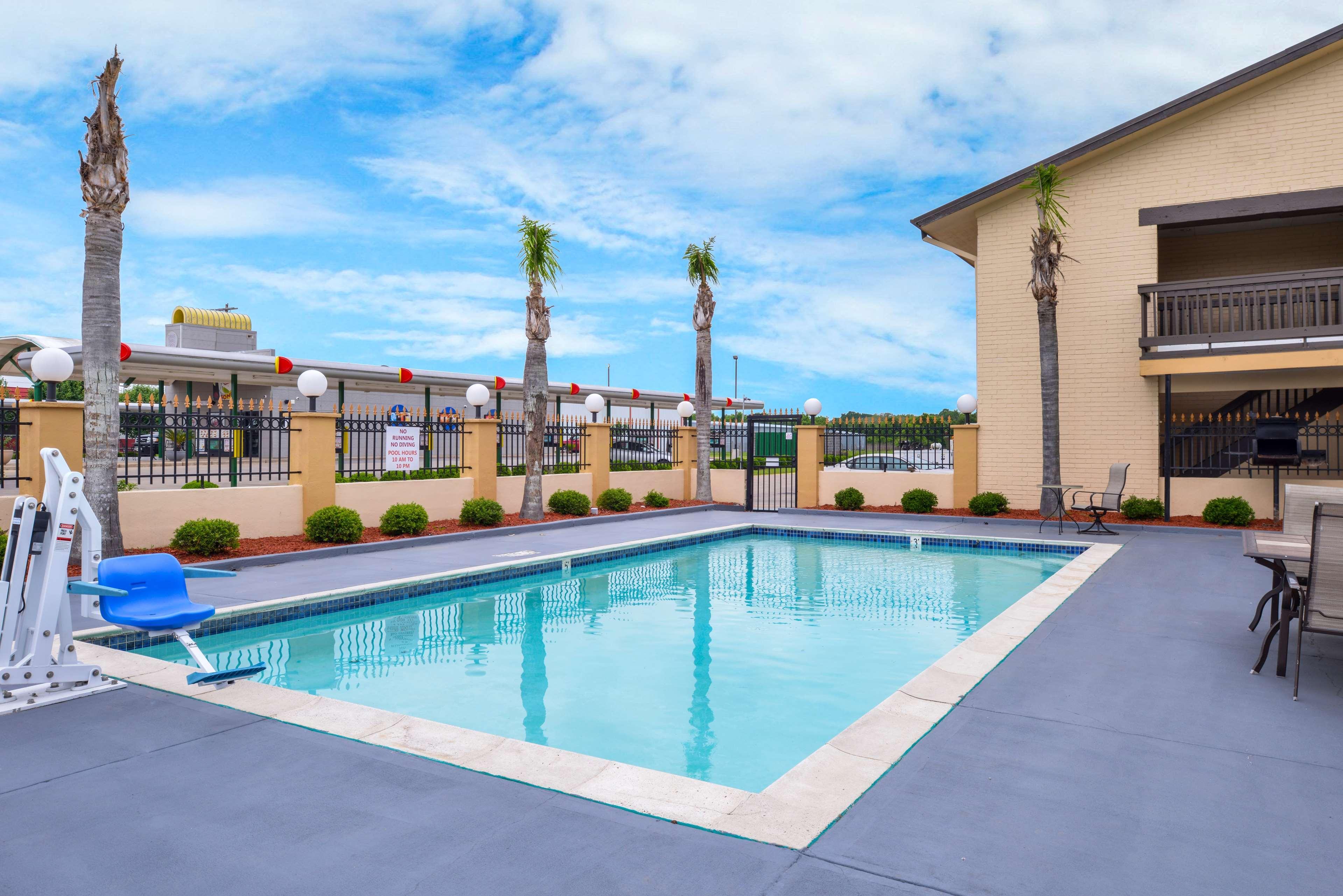 Americas Best Value Inn West Columbia Exterior photo