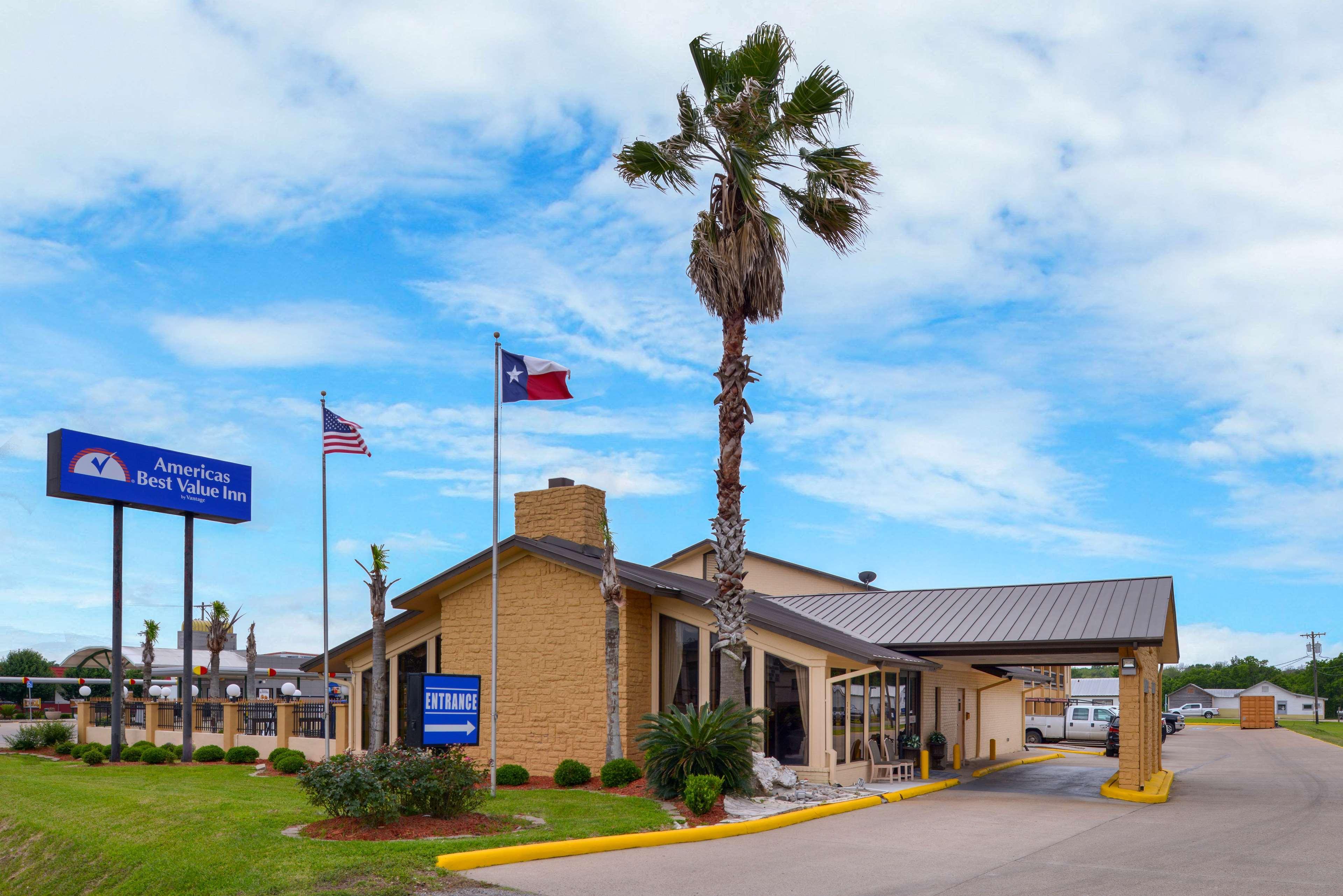 Americas Best Value Inn West Columbia Exterior photo