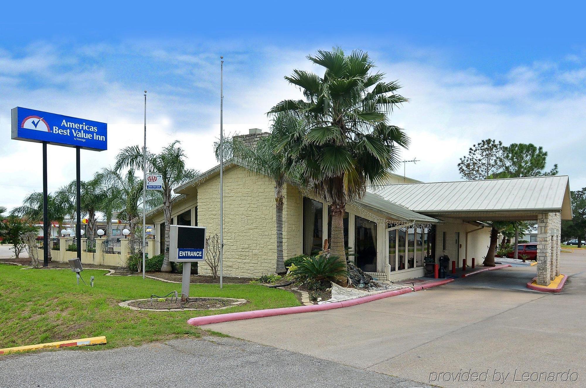 Americas Best Value Inn West Columbia Exterior photo