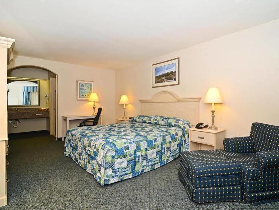 Americas Best Value Inn West Columbia Exterior photo